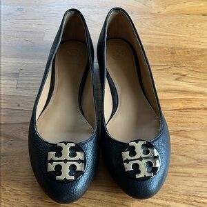 Tory Burch Claire ballet Flats with black leather and Signature Emblem